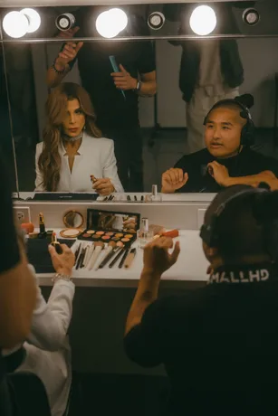 Behind-the-scenes photograph 13 of 17